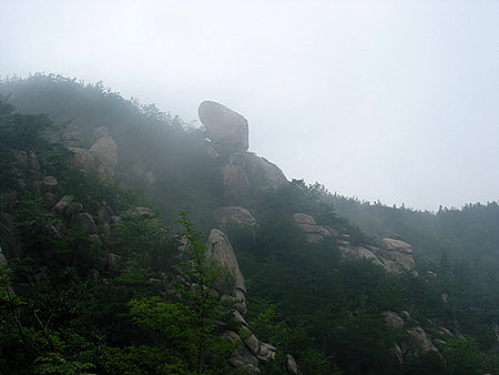 애뜻한 전설을 지닌 남산 부석 